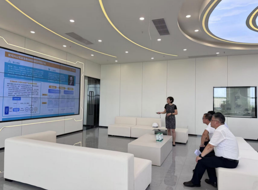 成都东部新区党工委书记莅临参观我司